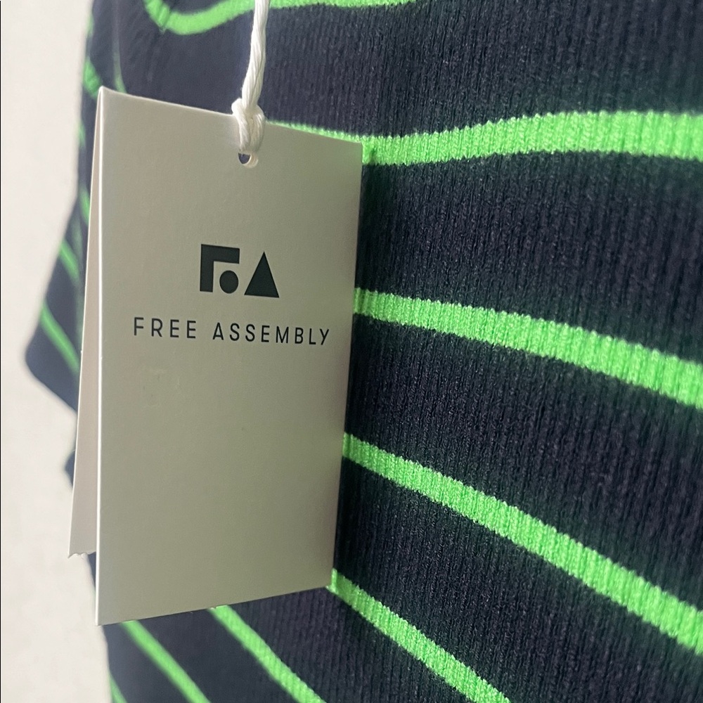 Navy Blues and Green Women’s XS Striped Turtleneck Sweater - Picture 4 of 7